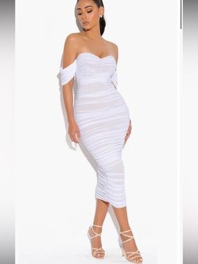 MISS CIRCLE Quenby Off Shoulder Mesh Maxi Dress sz s